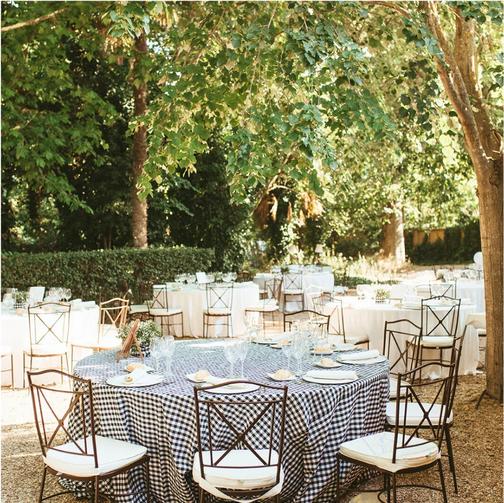 Decoración de las mesas de boda con manteles de cuadro vichy