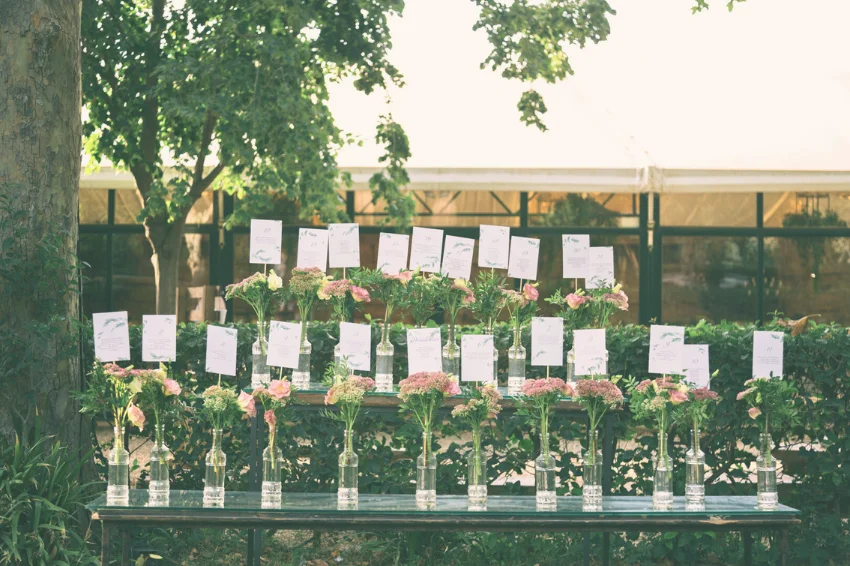 seating de boda con paleria de boda