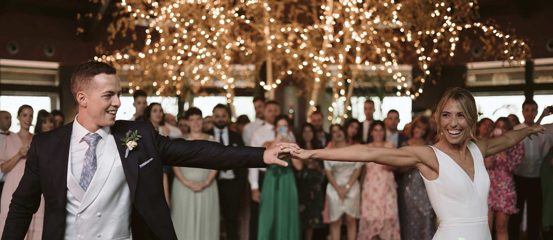 Novios en salón