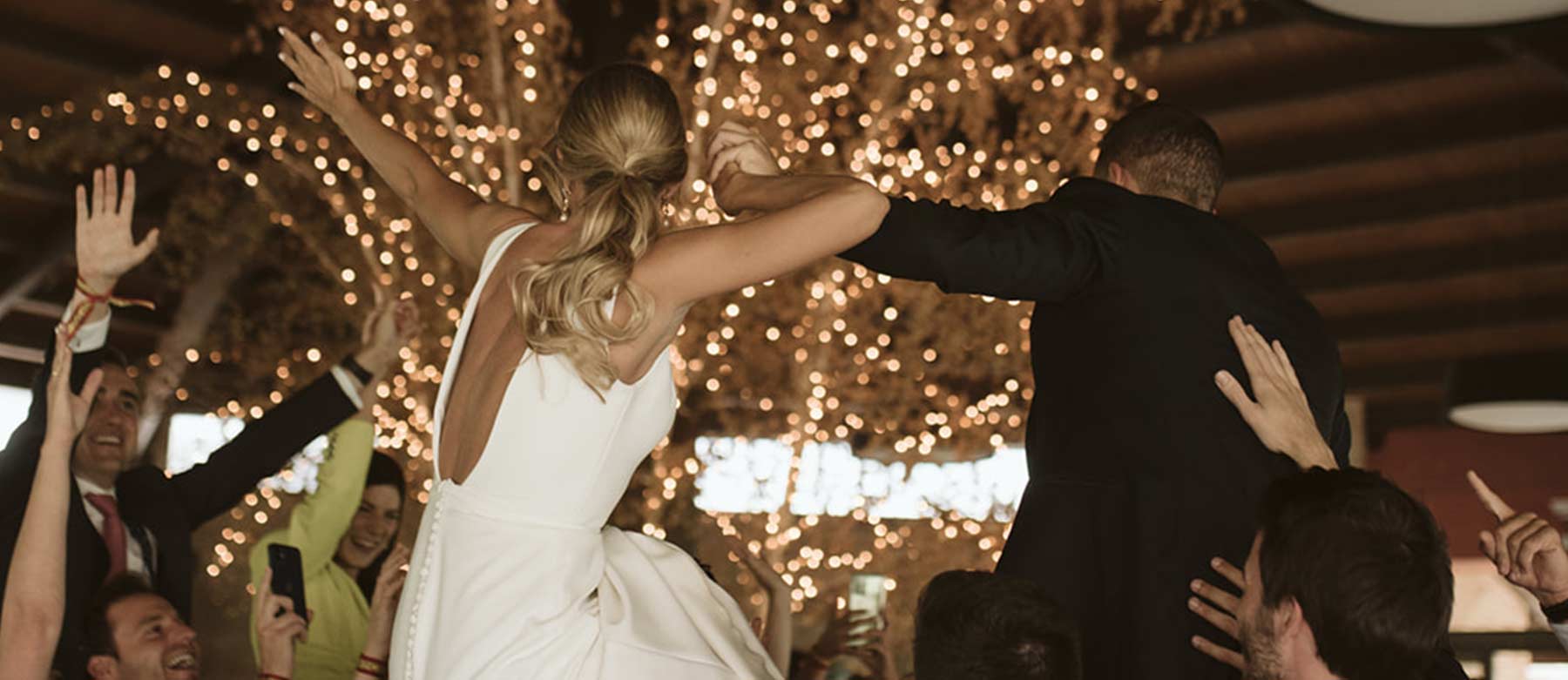 Novios en salón